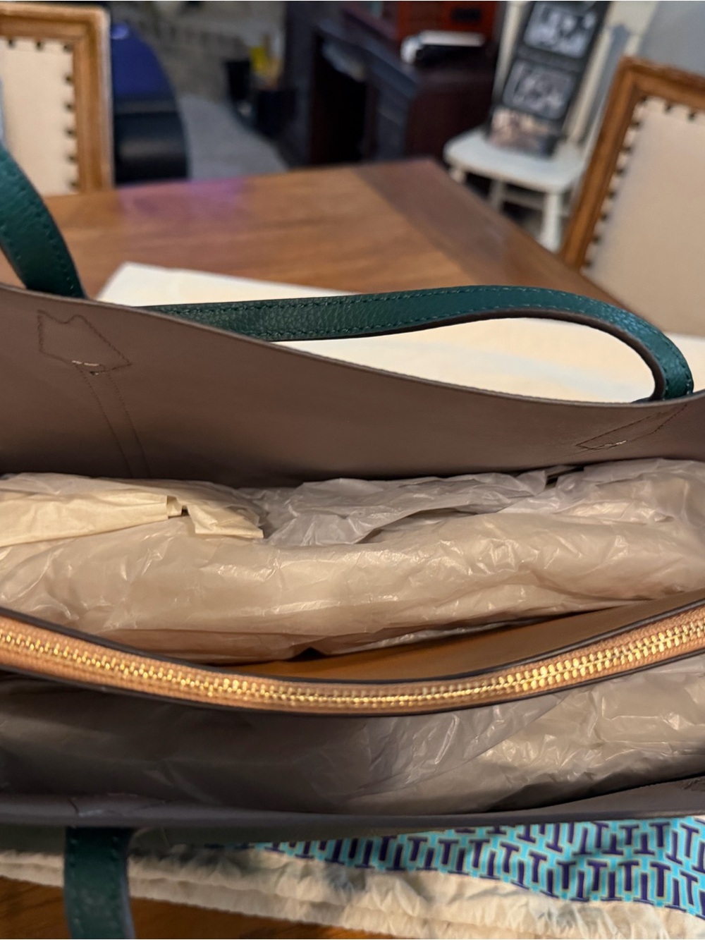 Tory Burch Emerald Green Pebbled Leather Tote with Navy Tag - Picture 4 of 11